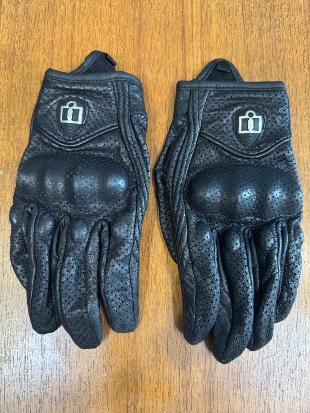 Icon Pursuit Perforated Leather Motorcycle Gloves Women size large